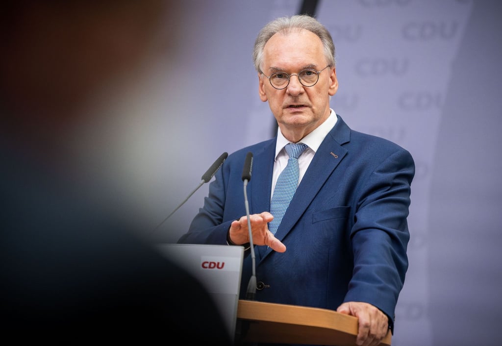 Die Hochwasser-Schaden in NRW und Rheinland-Pflaz sind gigantisch. Um den Betroffenen zu helfen, beraten sich die Mitglieder des Kabinetts Sachsen-Anhalt in einer Live-Pressekonferenz ab 14.30 Uhr. Foto: Michael Kappeler/dpa
