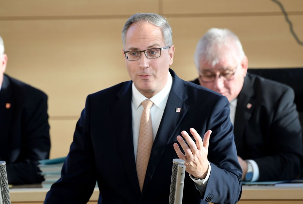 Tobias Koch (CDU), Fraktionsvorsitzender im schleswig-holsteinischen Landtag, spricht während einer Landtagssitzung.