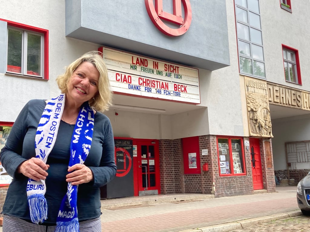 Die von Ines Möhring am Oli-Kino gestaltete Leuchtreklame zu Ehren von FCM-Stürmer Christian Beck erfreute so manches Fanherz.