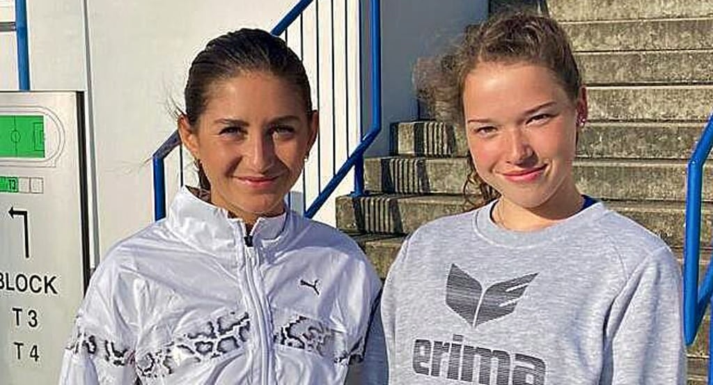 Tolles Erinnerungsfoto: Clara Schiller (rechts) zusammen mit Gesa Filicitas Krause.