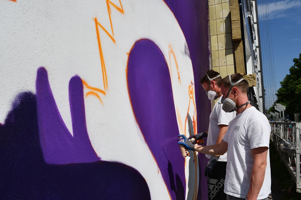 In Magdeburg-Neustadt wird ein Heizhaus mit Graffiti und vertikalen Gärten gestaltet.