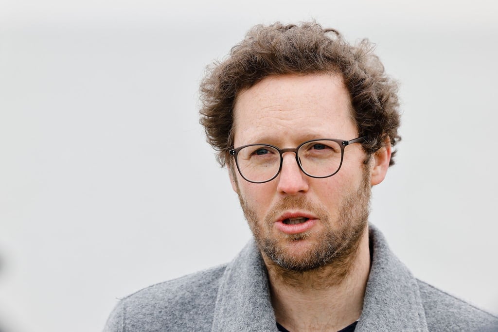 Schleswig-Holsteins Umweltminister Jan Philipp Albrecht spricht während eines Interviews.