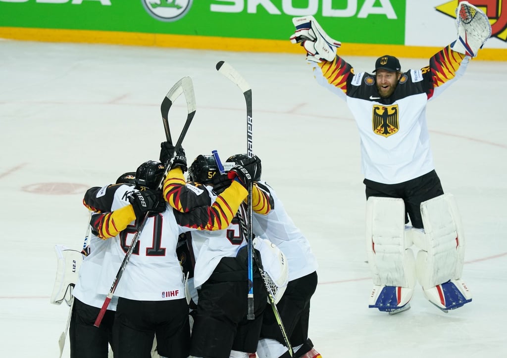 Die deutsche Eishockey-Nationalmannschaft spielt damit um die erste WM-Medaille seit 1953.