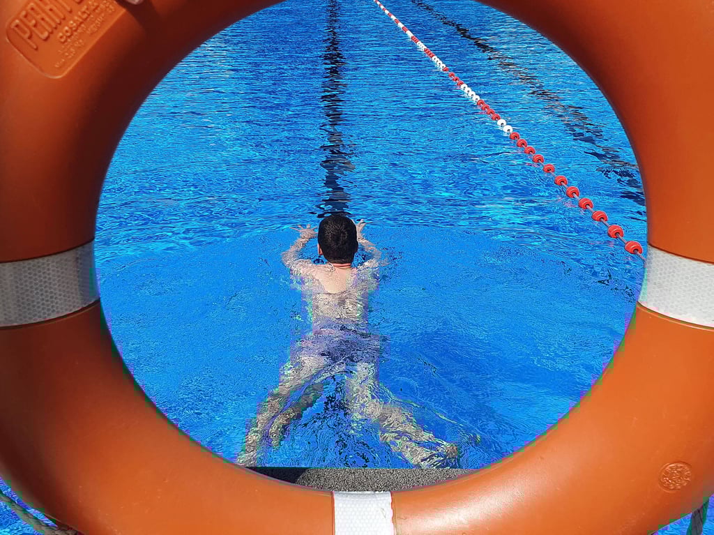 Es gibt einige Corona-Regeln beim Baden im Freibad zu beachten.