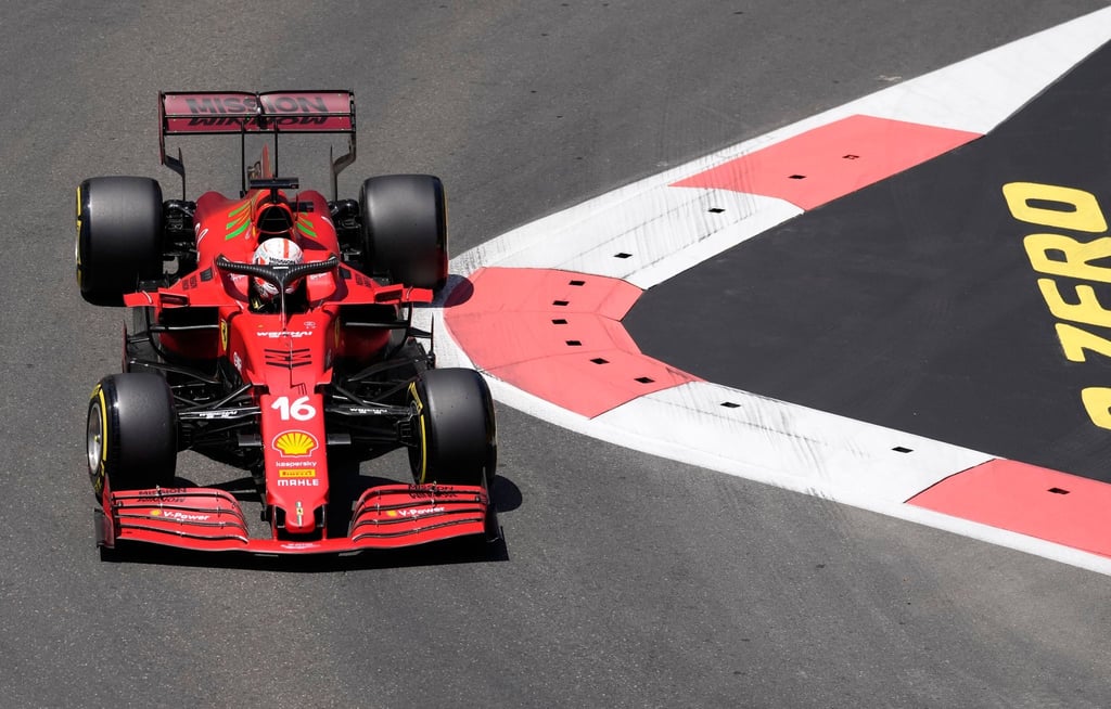 Leclerc vom Team Scuderia Ferrari steuerte sein Auto bei der Qualifikation zum Großen Preis von Aserbaidschan auf die Pole Position.