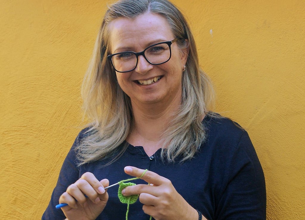 Häkeln bringt ihr Freude und Ausgeglichenheit – das ist Corina Schiele deutlich anzusehen.