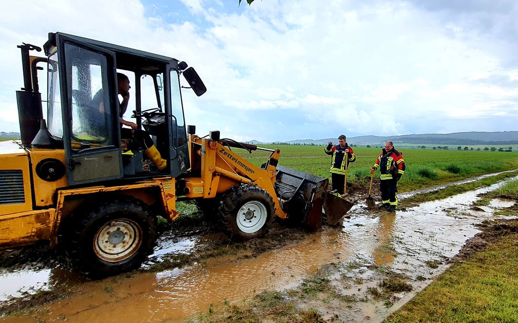 IIn Silstedt – hier am Holzweg – lief das Wasser von den Äckern in den Ort und über die Grundstücke.