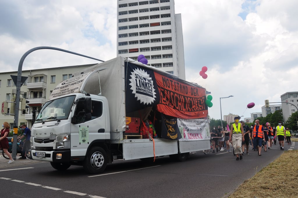 Demo von Regina ("Ravenden Europäer*innen gegen Intoleranz und Nationalismus ) in Magdeburg. Hier ein Bild aus der Jakobstraße.