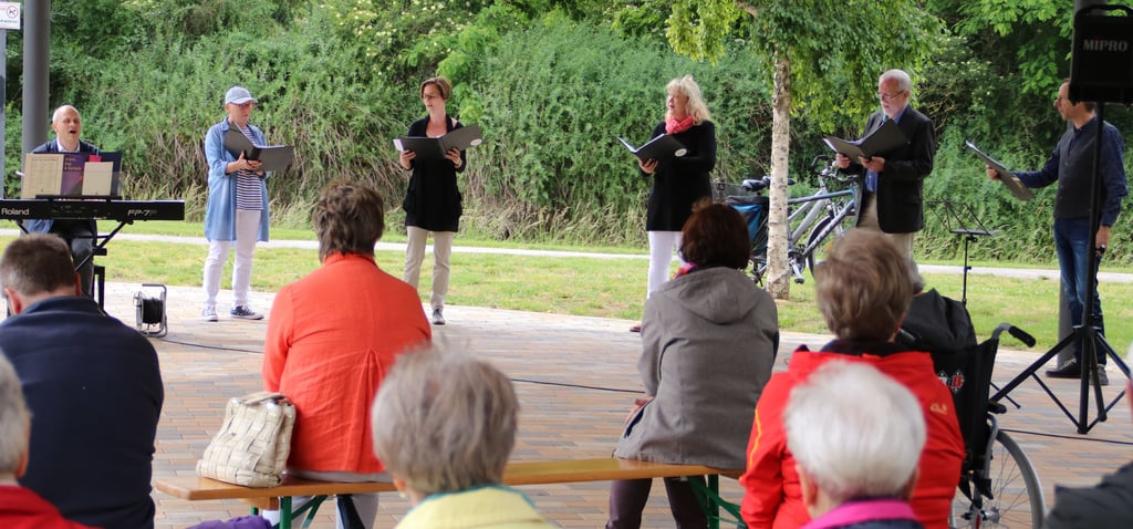 Pavillonsingen der Biederitzer Kantorei im Sommer 2020 auf der Kantorwiese in Biederitz. Am Freitag, 18. Juni, erklingen hier unterm Pavillon erneut Liebes- und Volkslieder.