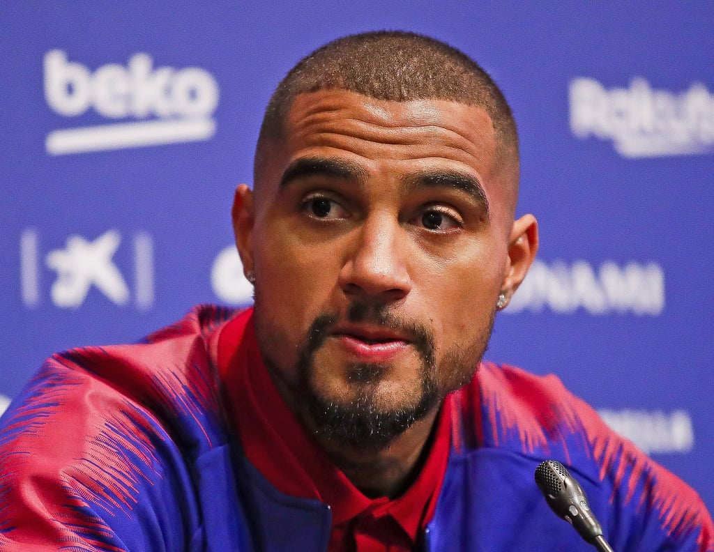 Kevin-Prince Boateng spricht bei einer Pressekonferenz.