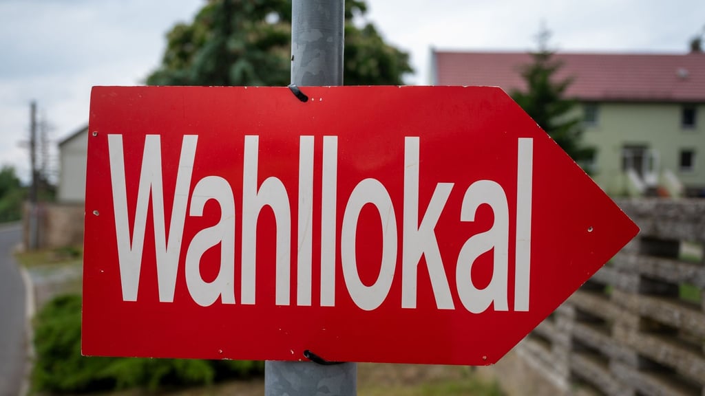 In einem Wahllokal in Halle ist es am Wahltag zu einem Zwischenfall gekommen. 