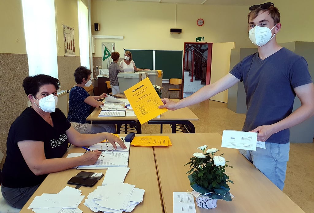 Auf diesem Stimmzettel in Sandau konnten die Stimmberechtigten unter drei Bewerbern ihren Favoriten für das Bürgermeisteramt in der Elbestadt auswählen.