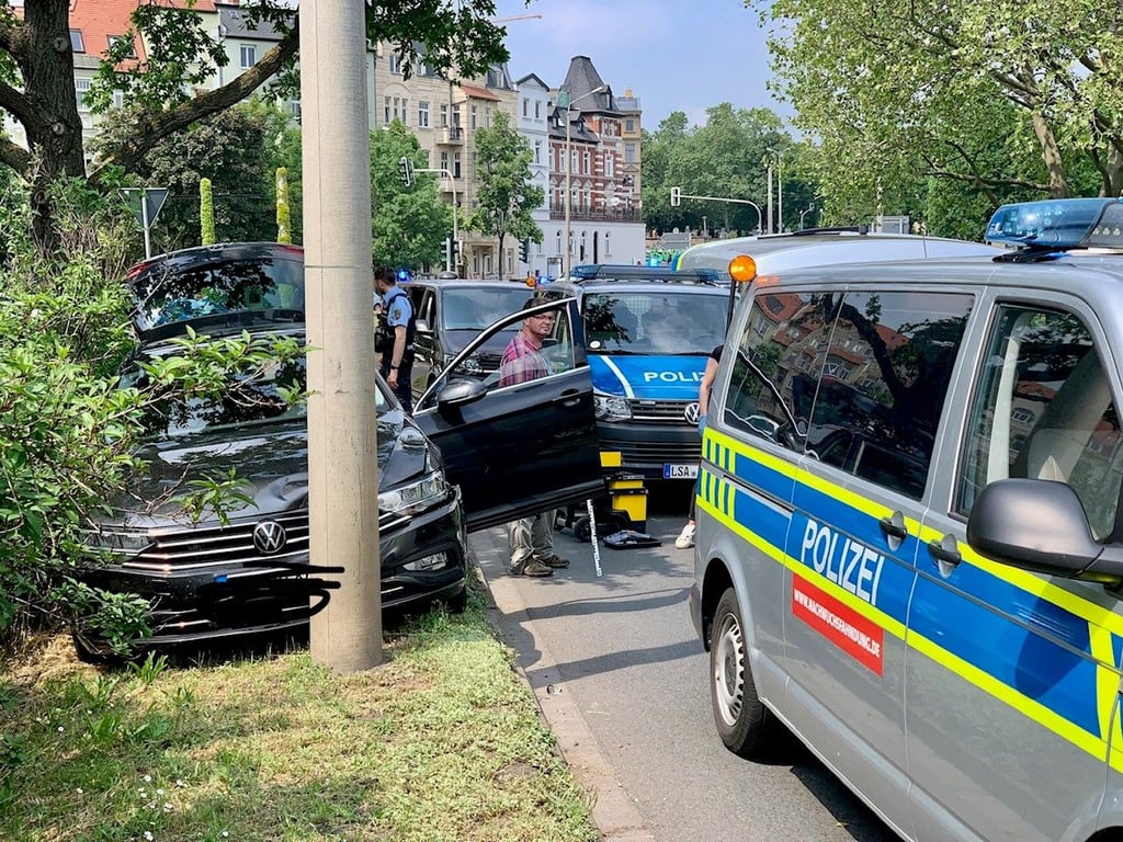 In Halle ist es am Sonntag zu einem Unfall auf der Paracelsusstraße gekommen.