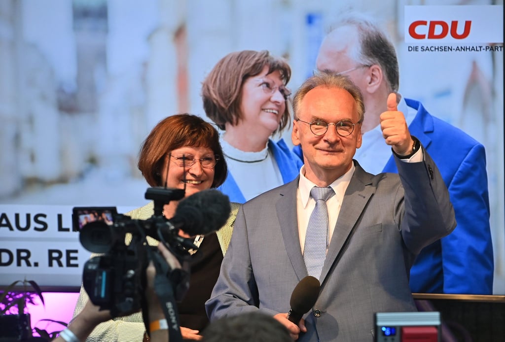 Reiner Haseloff freut sich über den Wahlsieg.