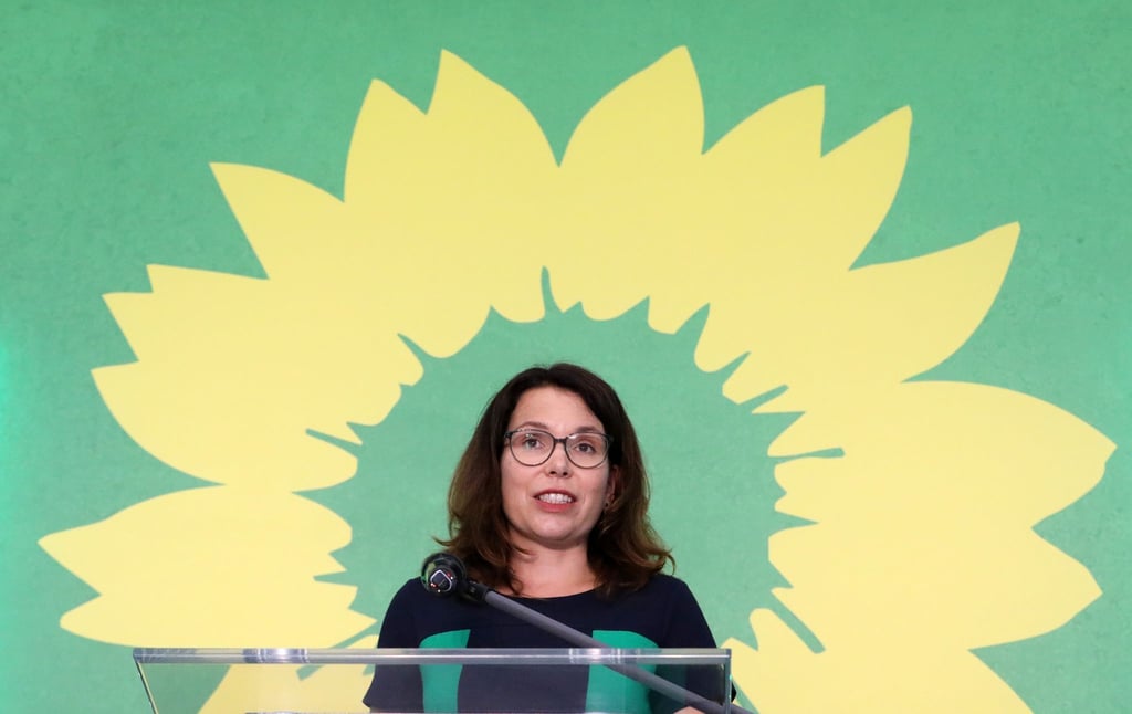 Weike Bandlow spricht.