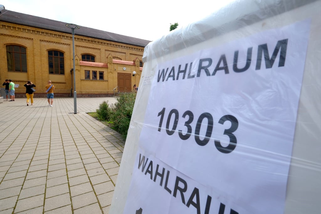 Im Wahllokal in der IGS I in Halle läuft bisher alles ruhig.