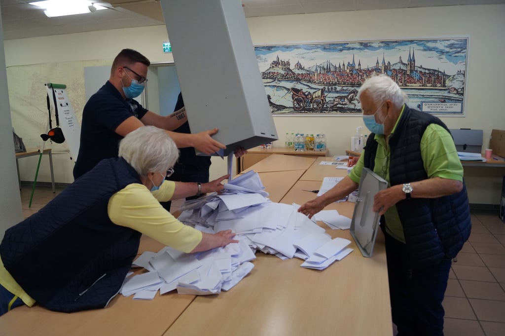 Beginn der Auszählung im Wahllokal 8 bei der Wowi in Quedlinburg.