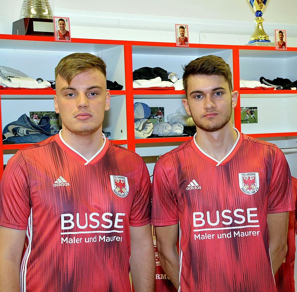 Lennard Günther und Justus Schreiber (rechts) von den A-Junioren trainieren künftig mit.