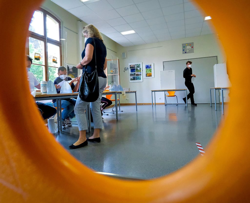 Auch in den Wahllokalen wurden alle Hygieneregeln eingehalten - viele gingen trotz Pandemie zur Wahl.