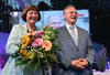 Ministerpräsident Reiner Haseloff und seine Ehefrau Gabriele jubeln auf der CDU-Wahlparty.