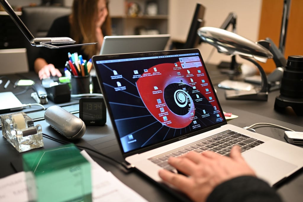 Durch die Arbeit im Homeoffice arbeiten lassen sich oft CO2-Emissionen einsparen. Vor allem, wenn die Pendelei mit dem Auto wegfällt.