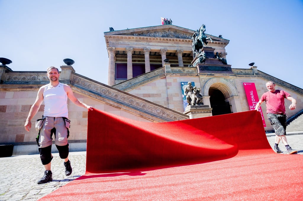Die Normalität kehrt langsam wieder zurück: der rote Teppich auf der Museumsinsel.