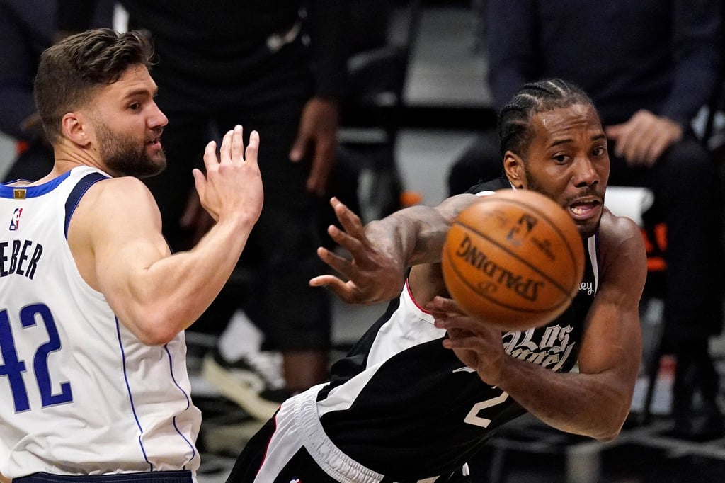 Maxi Kleber (l) und die Dallas Mavericks sind gegen die Los Angeles Clippers ausgeschieden.