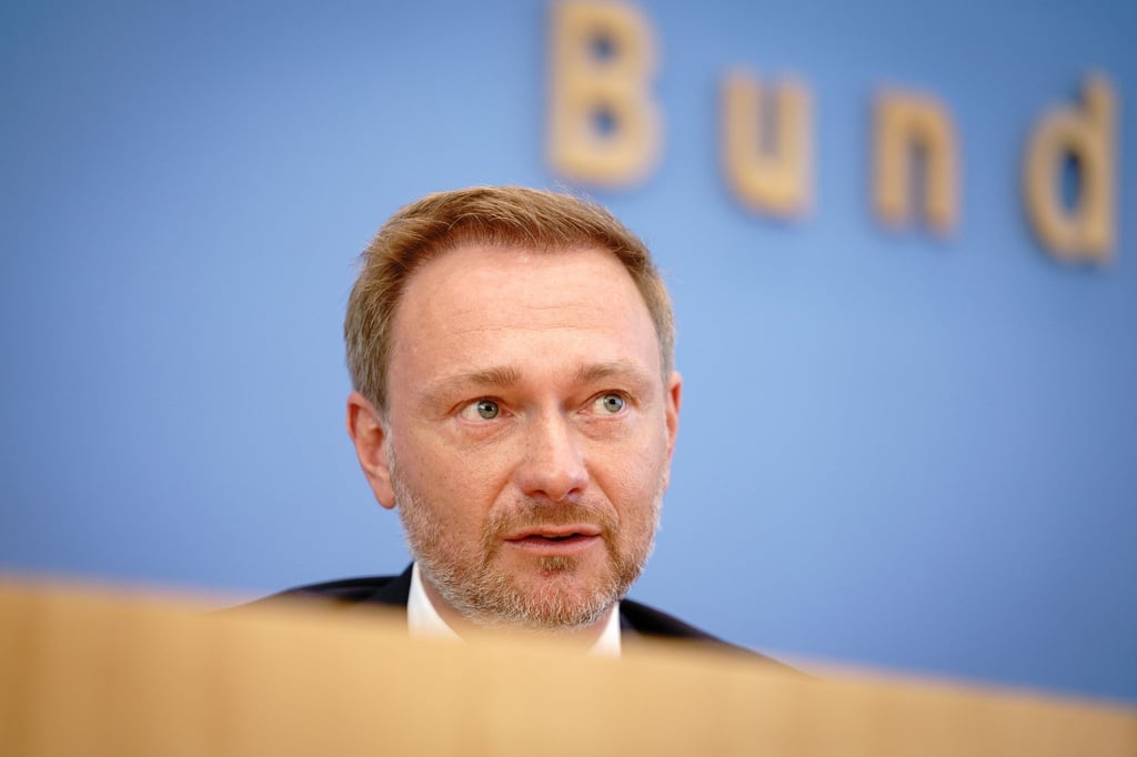 Christian Lindner, Fraktionsvorsitzender, gibt eine Pressekonferenz zu dem Ergebnis der Landtagswahl in Sachsen-Anhalt.