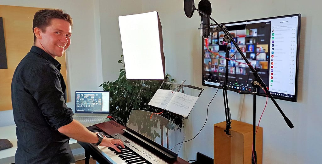 Christian Waltenberg ist einer der Magdeburger Chorleiter, der im Rahmen des Projekts ?Stimmfit in den Sommer? Gesangsstunden über Zoom gestaltet.