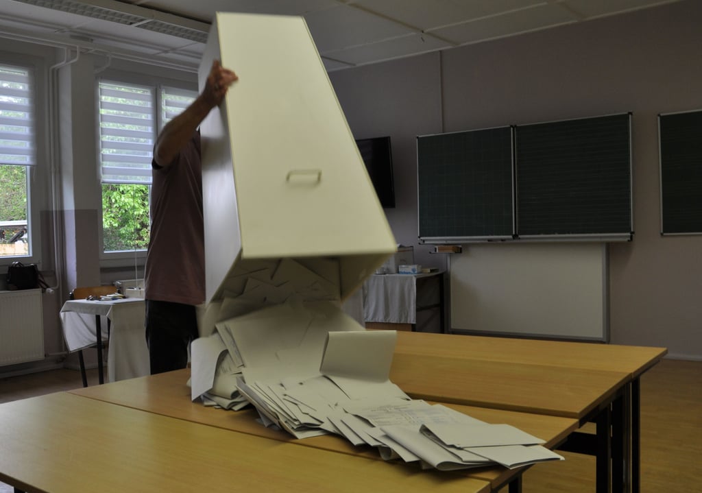 In Großmühlingen begann die Auszählung der Stimmen pünktlich auf den Glockenschlag. Das Wahllokal war den ganzen Tag über gut besucht, teilte der Wahlvorstand mit, und die Hygieneregeln wurden vorbildlich eingehalten.