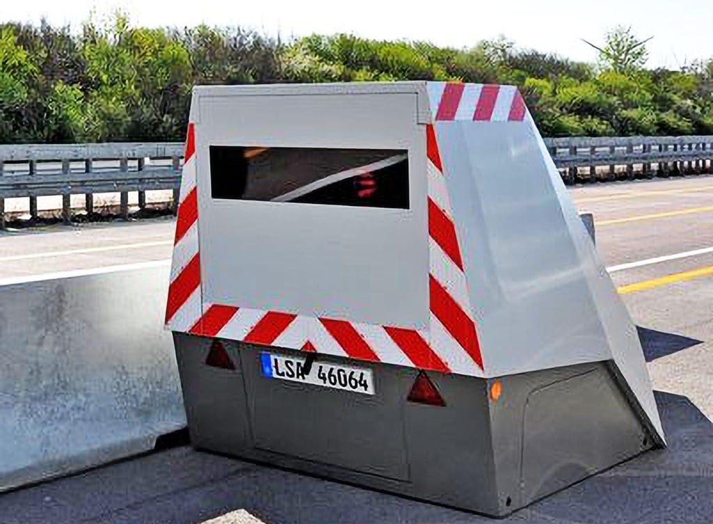 Der „Enforcement Trailer“, der Superblitzer der Polizei im Einsatz auf der A9.