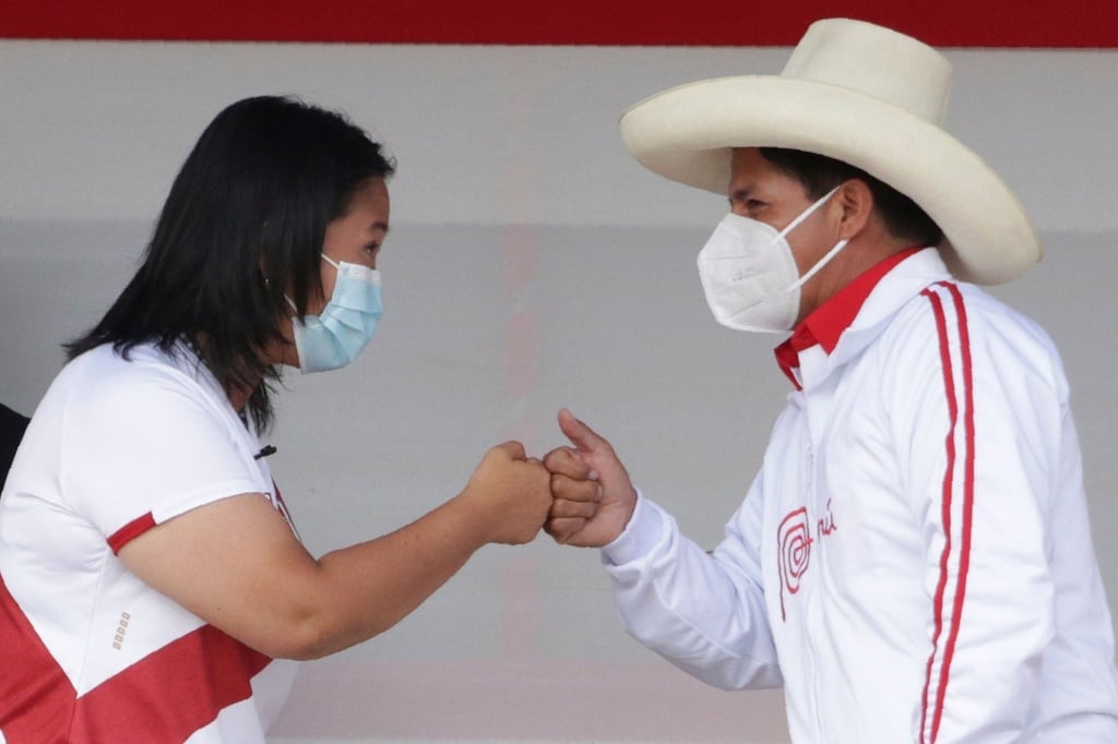 Die beiden Präsidentschaftskandidaten Keiko Fujimori (l) und Pedro Castillo.