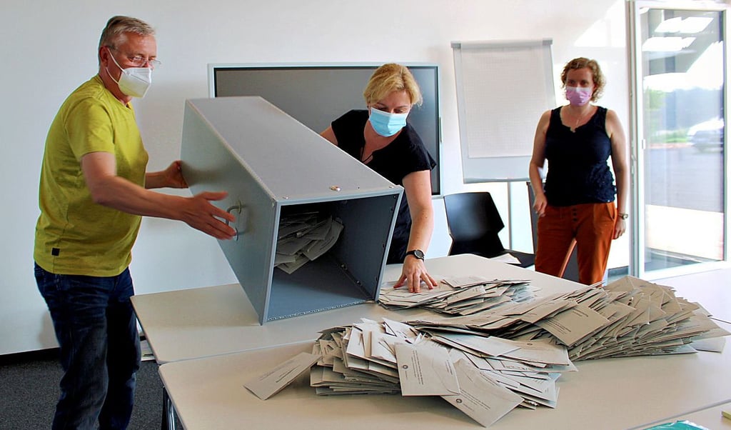 In Pouch startete bereits 18 Uhr die Auszählung der Briefwahlstimmen.