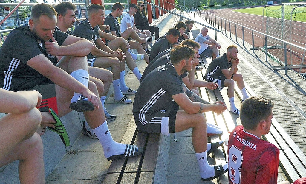 Obligatorsche Ansprache zum Trainingsauftakt beim FSV Saxonia Tangermünde.