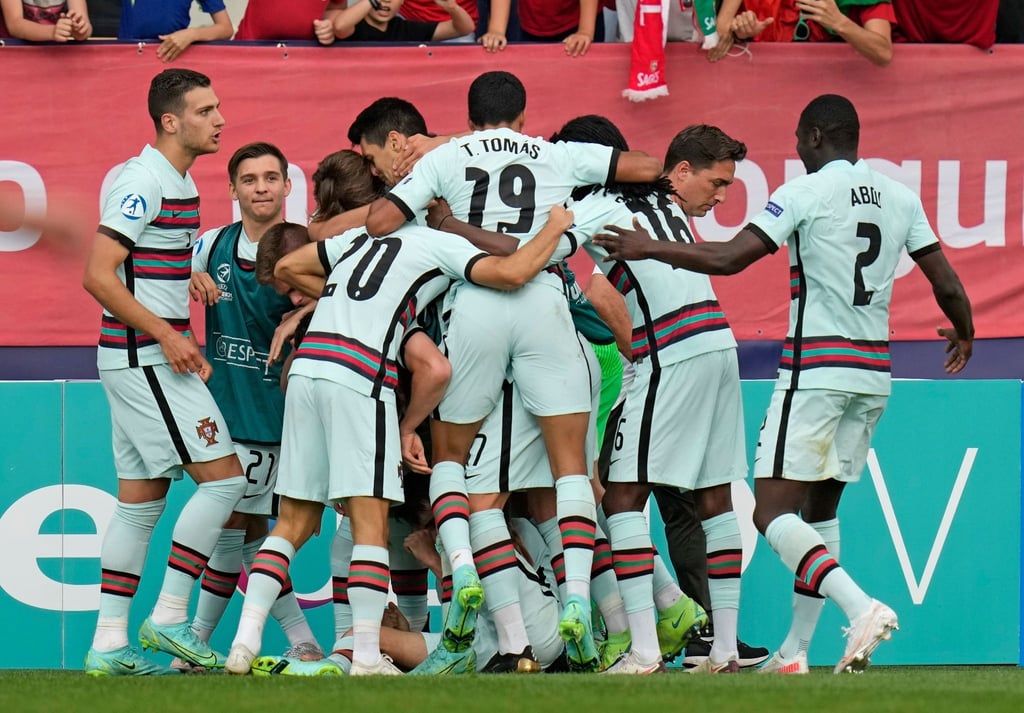 Nach dem Spiel gegen Spanien wurden alle Spieler Portugals vor dem Training negativ auf das Coronavirus getestet.
