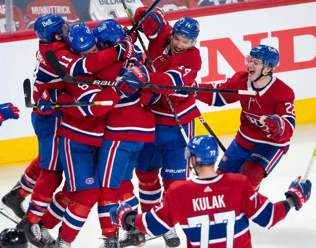 Die Spieler der Montreal Canadiens feiern den Sieg über Winnipeg Jets.