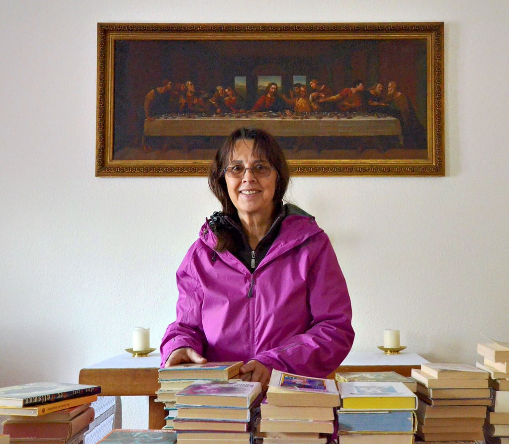 Heike Schattschneider kommt jeden Tag ins Gemeindehaus, um die zahlreichen Bücher dort zu sortieren. Bereits in diesem Sommer soll in Glöthe eine kleine ?Stöberbücherei? entstehen.