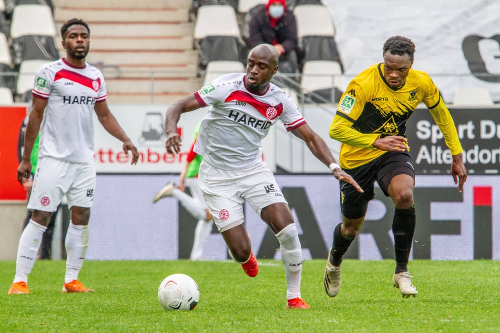 Amara Condé (M.) verstärkt den 1. FC Magdeburg.