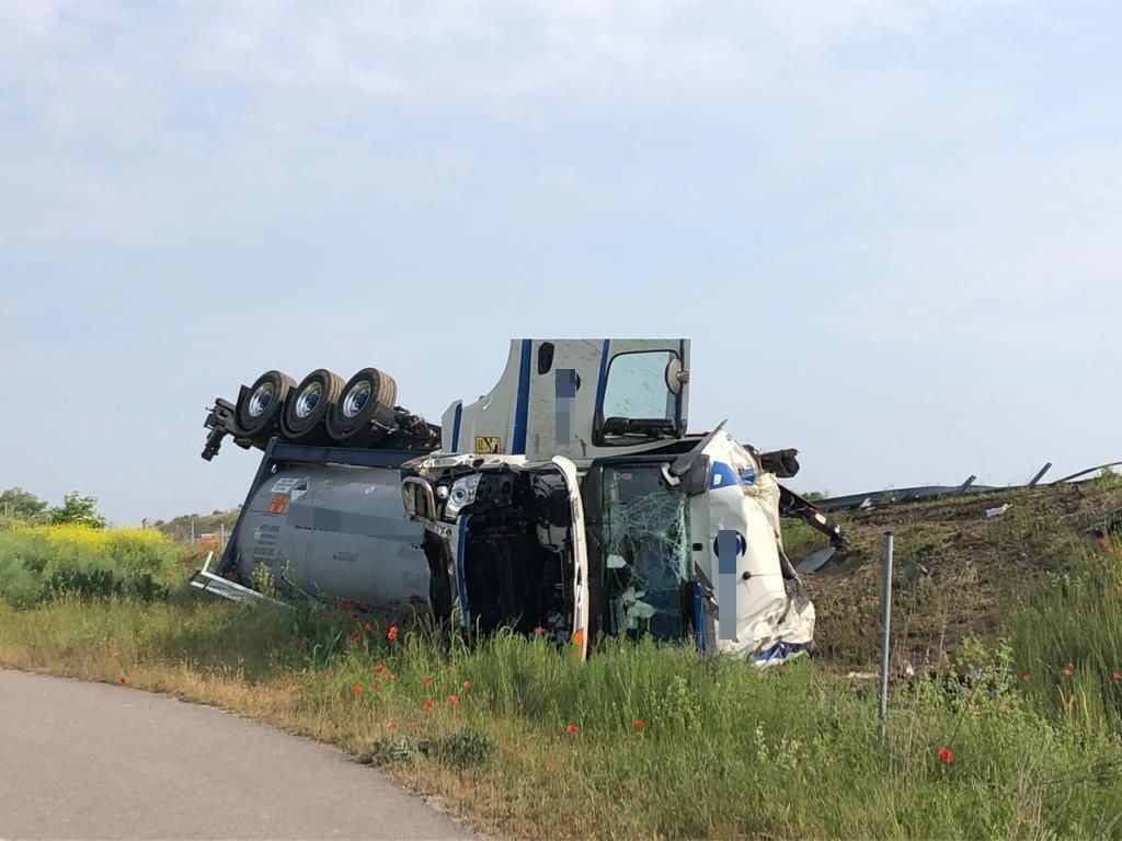 Unfall Mit Gefahrguttransport: Erneute Vollsperrung Der A38 Zwischen ...