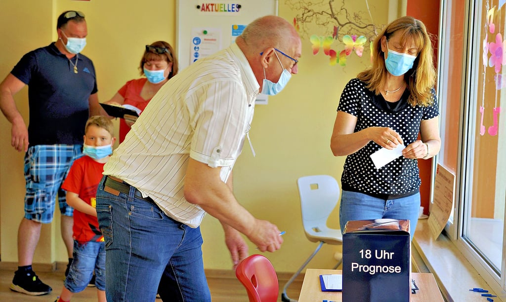Für das Institut Infratest dimap befragte im Jerichower Land der Wahlkorrespondent Torsten Hellmeier die Menschen im Wahllokal Schlagenthin.
