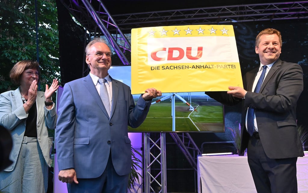 Reiner Haseloff (M), CDU, Ministerpräsident von Sachsen-Anhalt und der CDU Landesvorsitzende Sven Schulze.