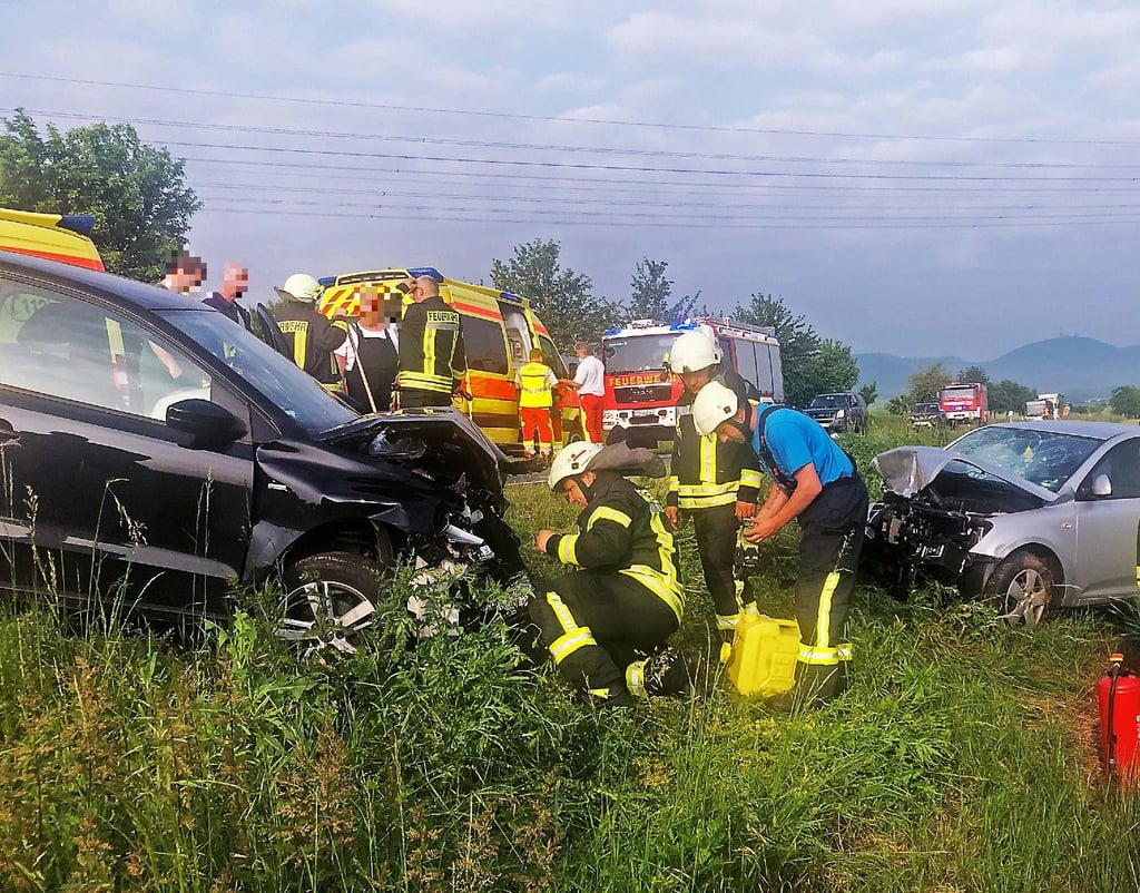 Einsatz der Feuerwehr am Unfallort
