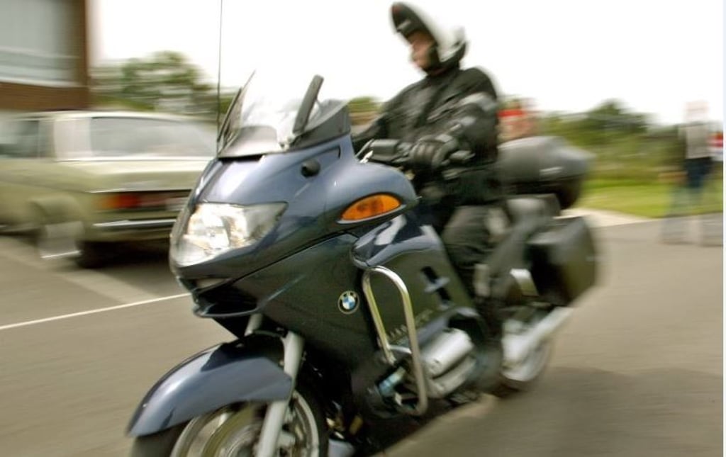 Auf der Autobahn 36 kam ein 45jähriger Kradfahrer nach einem Überholmanöver von der Fahrbahn ab und musste in ein Krankenhaus gebracht werden.Symbolfoto:
