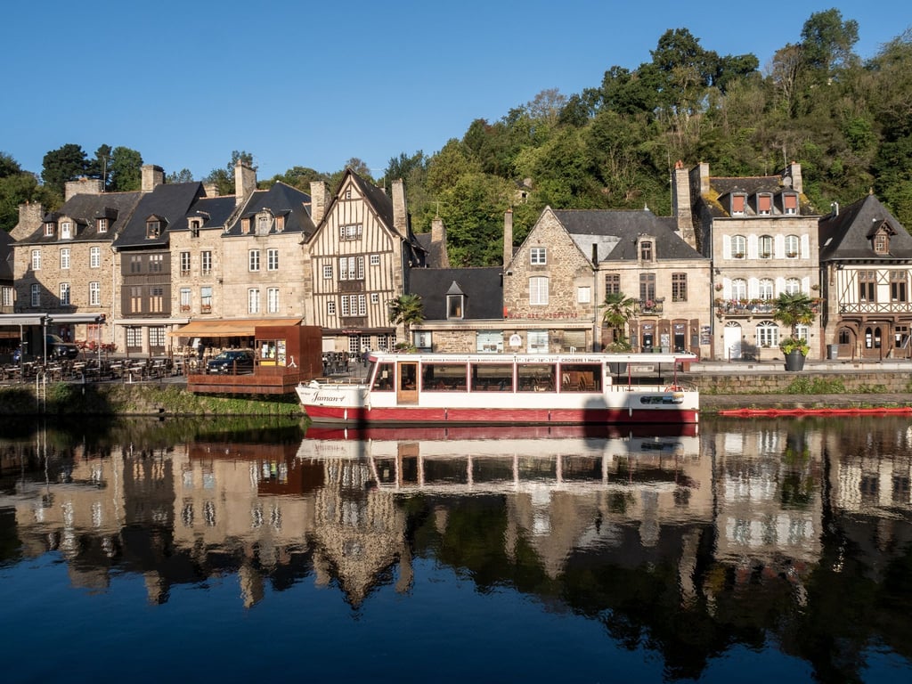 Das Rance-Tal - hier unterhalb von Dinan - ist eine sehenswerte Gegend in der Bretagne.