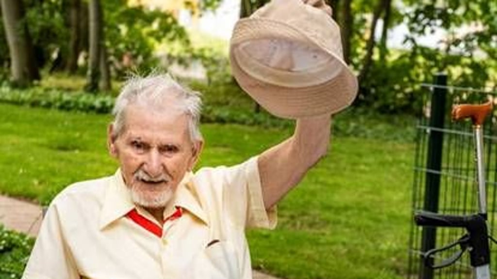 Freudig begeht Fritz Tasso Tuche seinen 107. Geburtstag. Er ist der älteste Einwohner der Saalestadt Halle und lebt im Altenpflegeheim Riebeckpark.