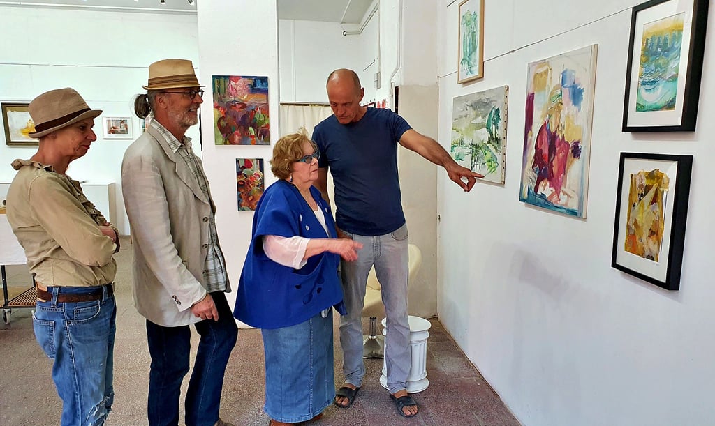 Die Werke von insgesamt acht Künstlern in der Galerie Stadtinsel zu betrachten, lohnt sich in jedem Fall. Die Inhaber der Galerie Britta Lehmann und Heinz Sporkhorst stehen Besuchern auch gerne für Gespräche zur Verfügung.