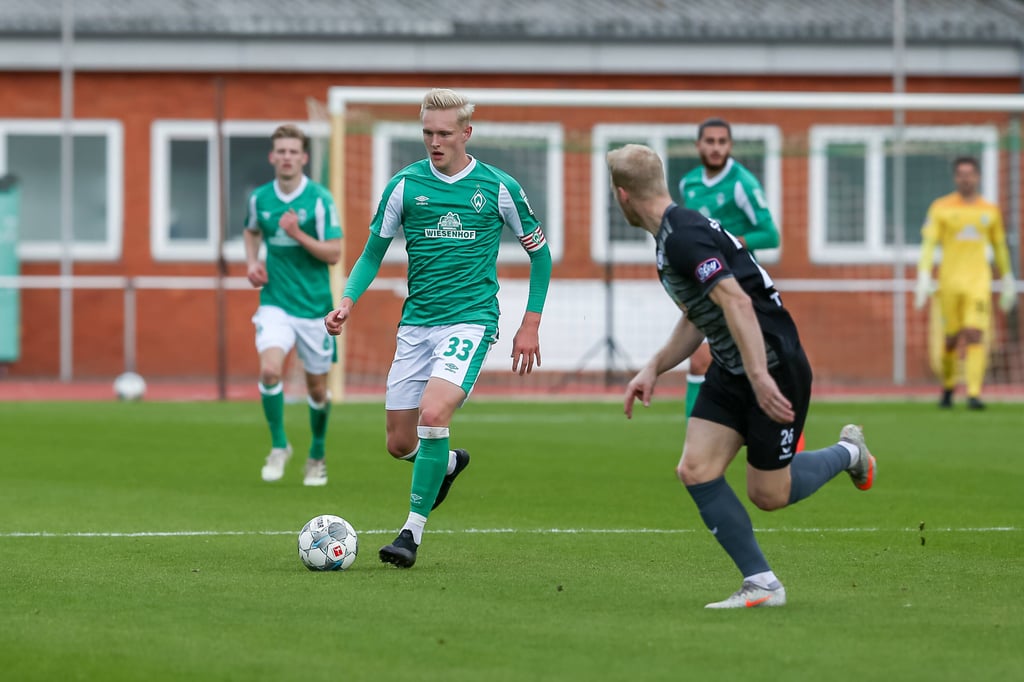 Julian Rieckmann (links) schließt sich dem 1. FC Magdeburg an.