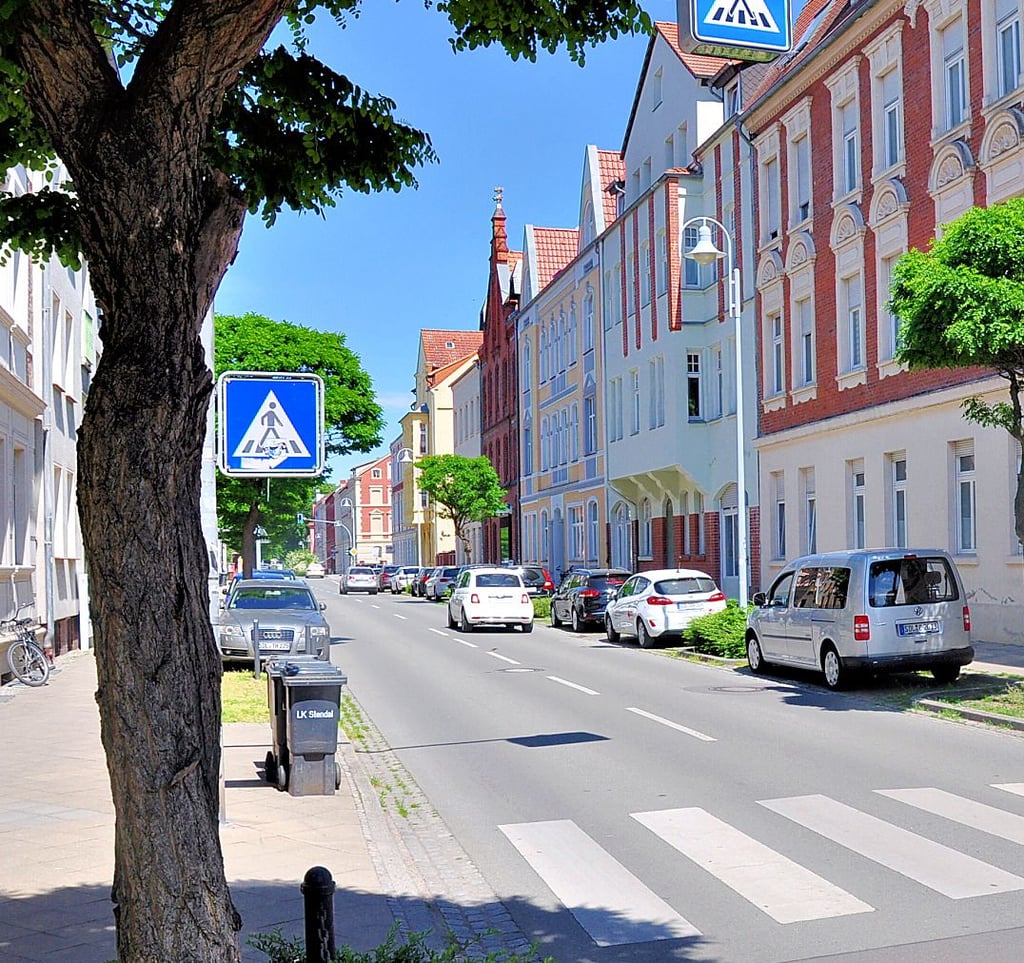 Noch ist die Frommhagenstraße in Stendal frei. Ende Juni sollen die Arbeiten an der Straße beginnen.