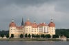 Dunkle Wolken über Schloss Moritzburg in Sachsen. Die Schlossverwaltung betrauert den Tod von Libuse Safrankova.