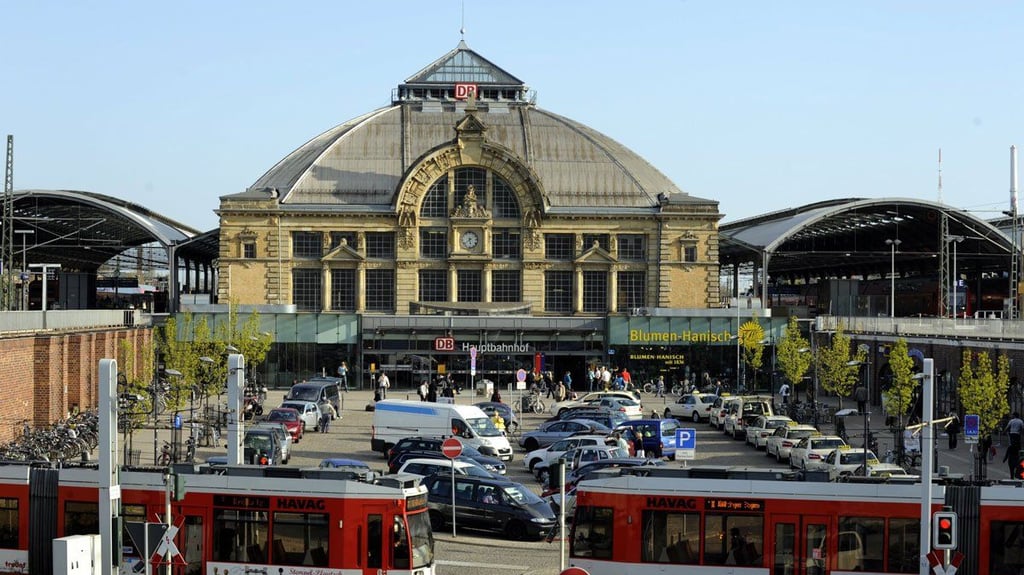 Ein 52-Jähriger beging am Hauptbahnhof Halle gleich drei Ladendiebstähle - und wurde jedesmal erwischt.